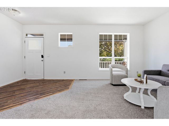 2523 CONCORD St, Woodburn, OR 97071