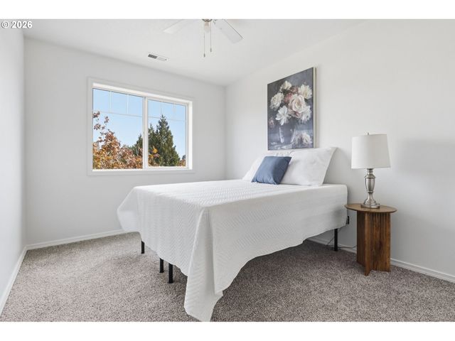 2523 CONCORD St, Woodburn, OR 97071