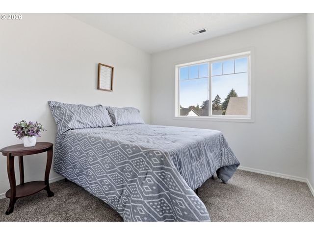 2523 CONCORD St, Woodburn, OR 97071