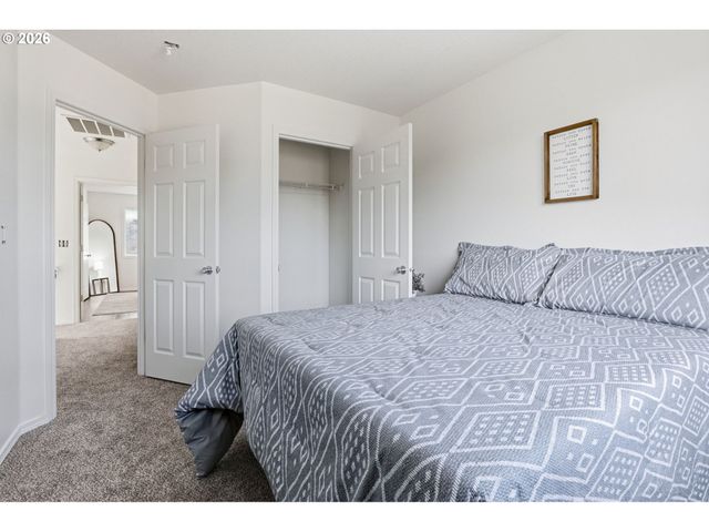 2523 CONCORD St, Woodburn, OR 97071
