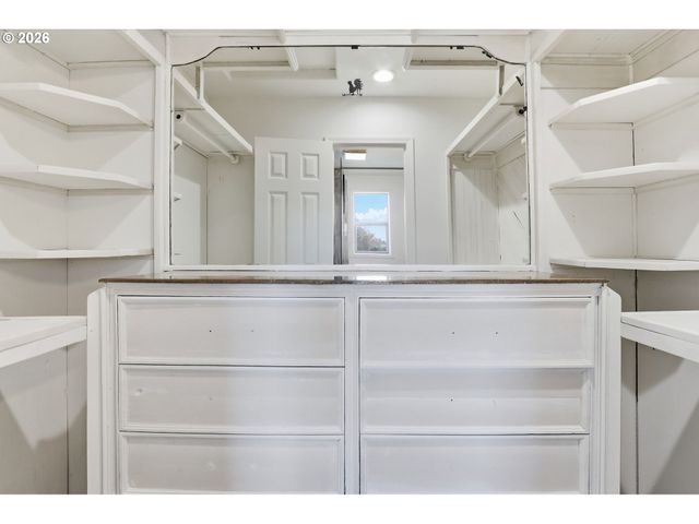2523 CONCORD St, Woodburn, OR 97071