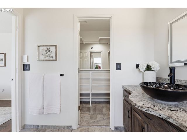 2523 CONCORD St, Woodburn, OR 97071