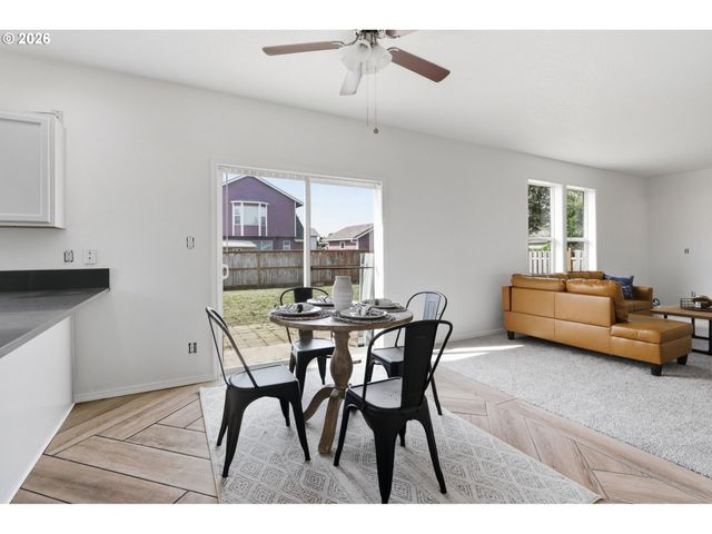 2523 CONCORD St, Woodburn, OR 97071