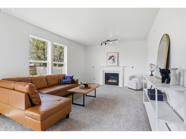2523 CONCORD St, Woodburn, OR 97071