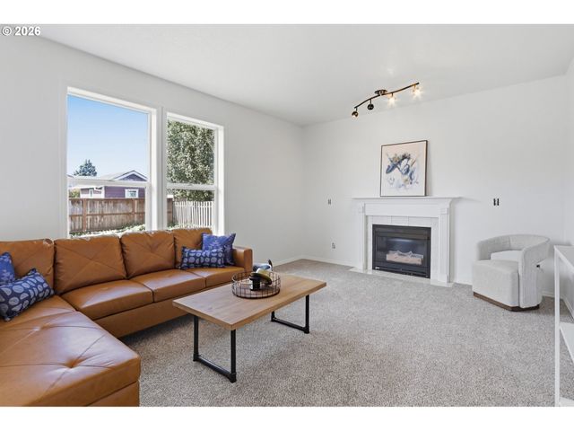 2523 CONCORD St, Woodburn, OR 97071
