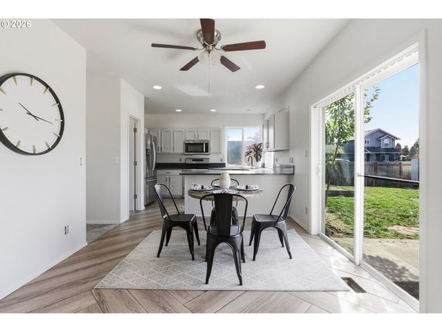 2523 CONCORD St, Woodburn, OR 97071