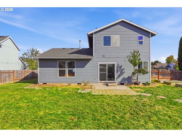 2523 CONCORD St, Woodburn, OR 97071