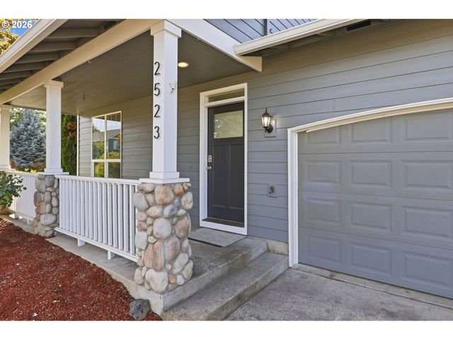 2523 CONCORD St, Woodburn, OR 97071