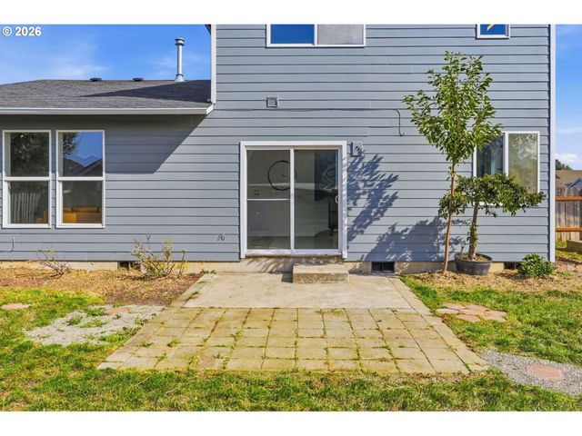 2523 CONCORD St, Woodburn, OR 97071