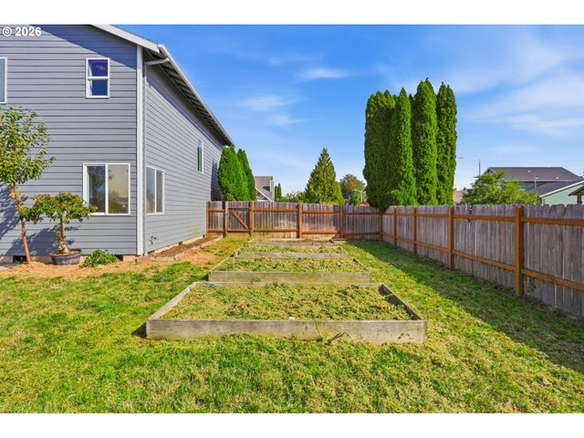2523 CONCORD St, Woodburn, OR 97071