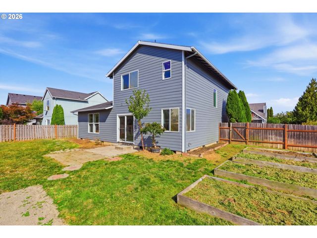 2523 CONCORD St, Woodburn, OR 97071