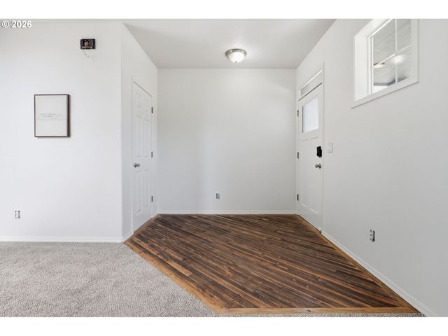 2523 CONCORD St, Woodburn, OR 97071