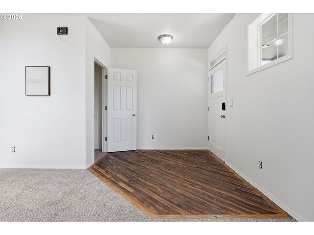 2523 CONCORD St, Woodburn, OR 97071