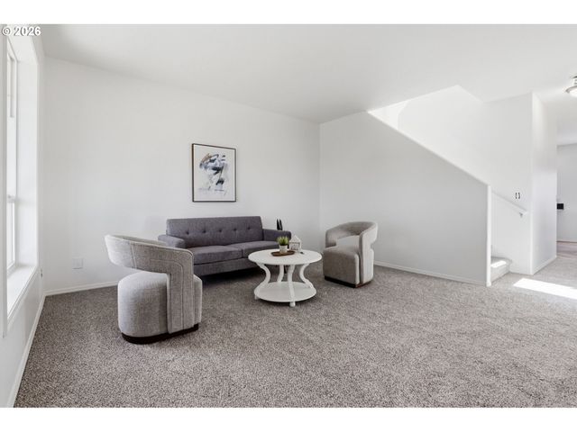 2523 CONCORD St, Woodburn, OR 97071