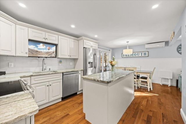 111 Pinecrest Beach Drive, Teaticket, MA 02536