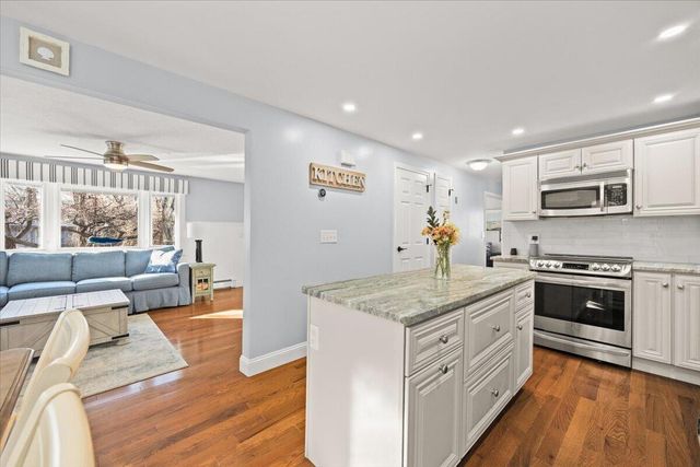 111 Pinecrest Beach Drive, Teaticket, MA 02536