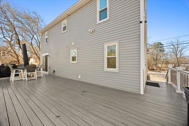 111 Pinecrest Beach Drive, Teaticket, MA 02536