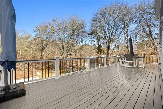 111 Pinecrest Beach Drive, Teaticket, MA 02536