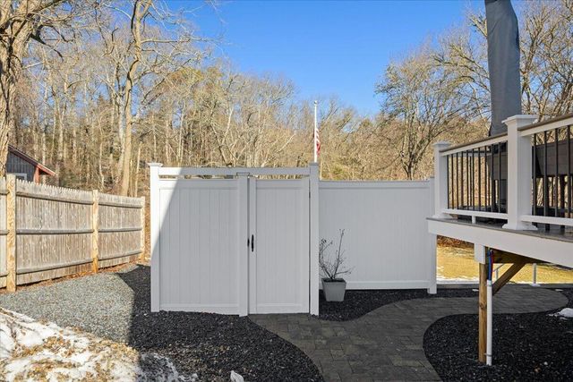 111 Pinecrest Beach Drive, Teaticket, MA 02536