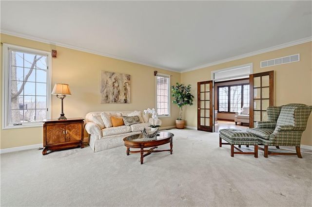 60 W Dundee Court, Loch Lloyd, MO 64012