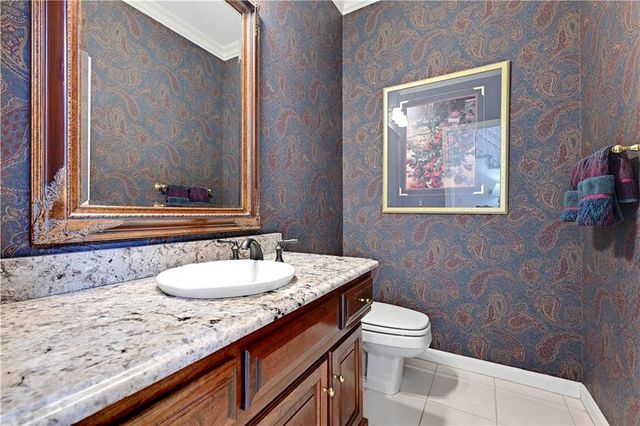 60 W Dundee Court, Loch Lloyd, MO 64012