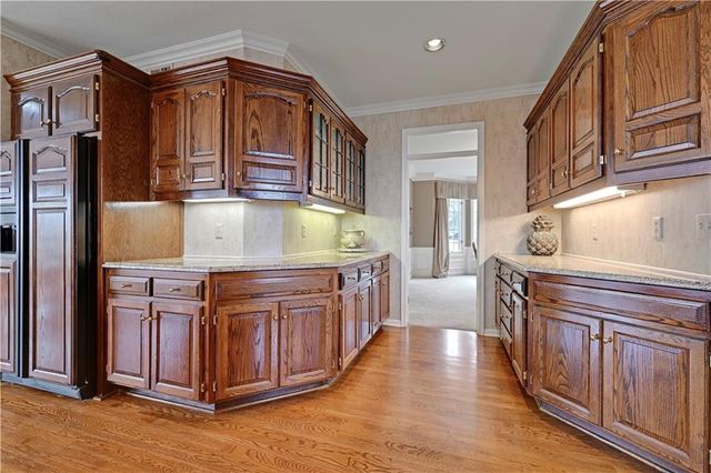 60 W Dundee Court, Loch Lloyd, MO 64012