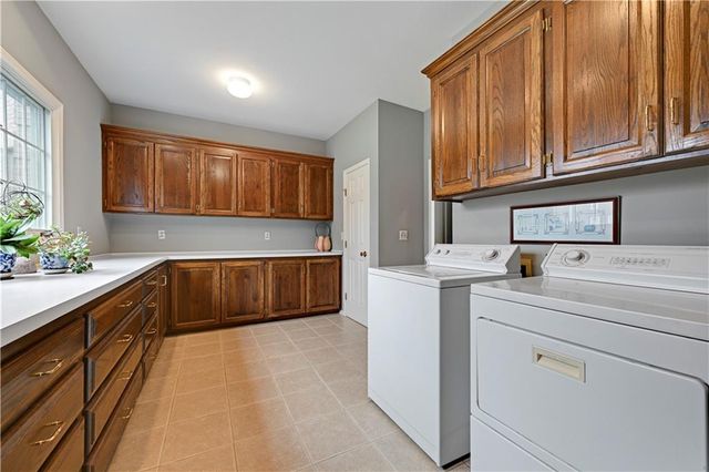 60 W Dundee Court, Loch Lloyd, MO 64012