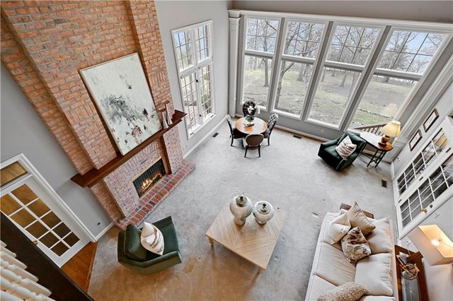 60 W Dundee Court, Loch Lloyd, MO 64012