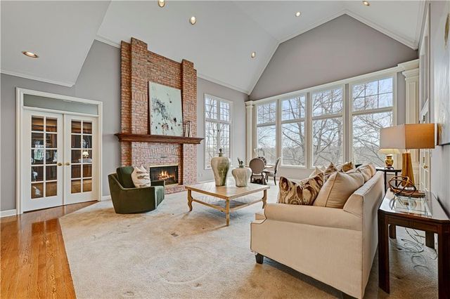 60 W Dundee Court, Loch Lloyd, MO 64012