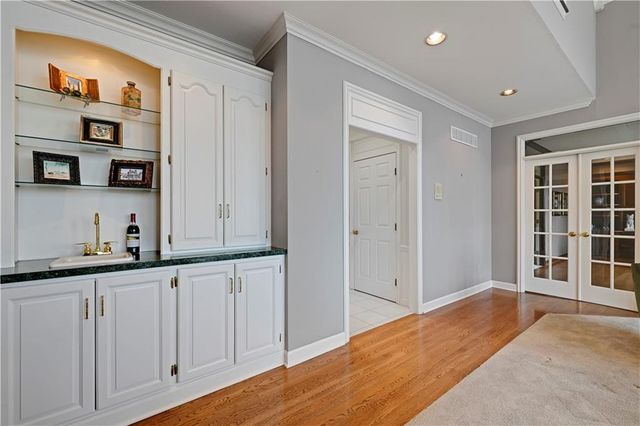 60 W Dundee Court, Loch Lloyd, MO 64012