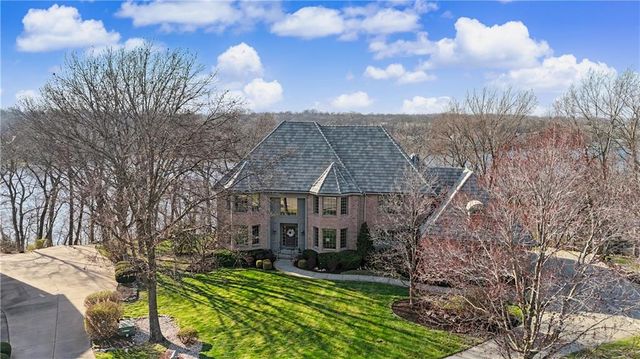 60 W Dundee Court, Loch Lloyd, MO 64012