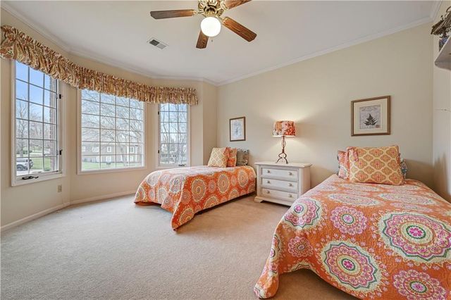 60 W Dundee Court, Loch Lloyd, MO 64012