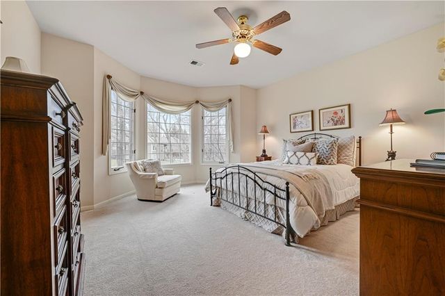 60 W Dundee Court, Loch Lloyd, MO 64012