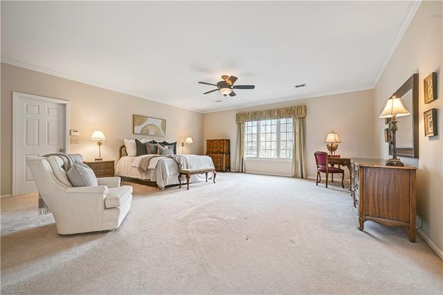 60 W Dundee Court, Loch Lloyd, MO 64012