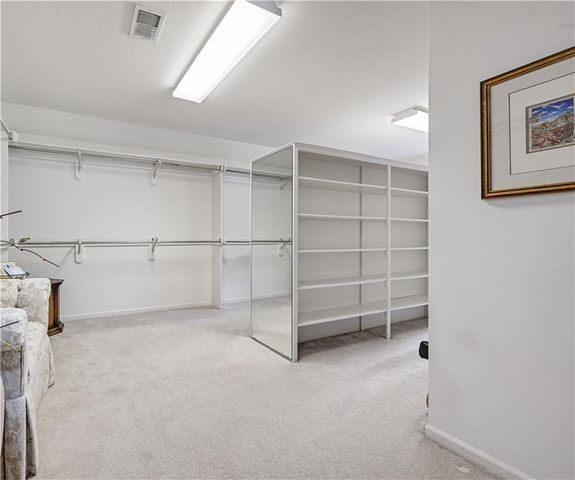 60 W Dundee Court, Loch Lloyd, MO 64012