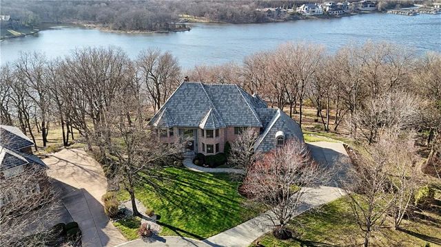 60 W Dundee Court, Loch Lloyd, MO 64012