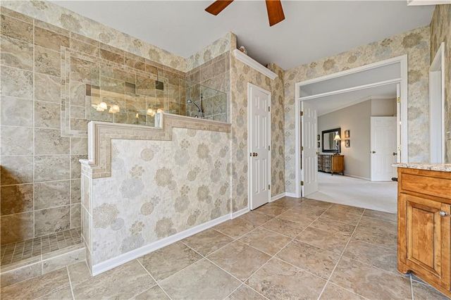 60 W Dundee Court, Loch Lloyd, MO 64012