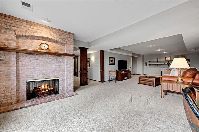 60 W Dundee Court, Loch Lloyd, MO 64012