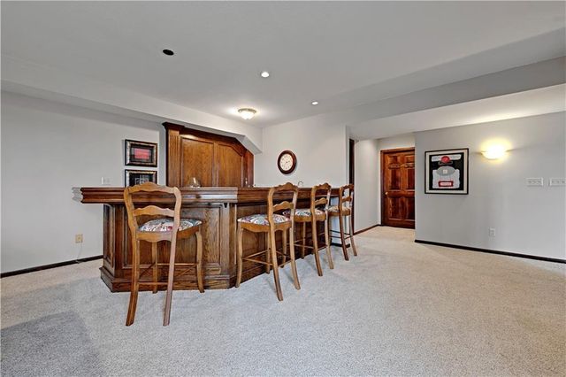 60 W Dundee Court, Loch Lloyd, MO 64012