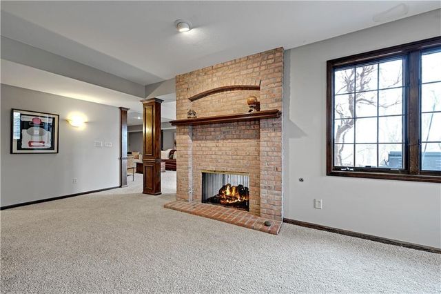 60 W Dundee Court, Loch Lloyd, MO 64012