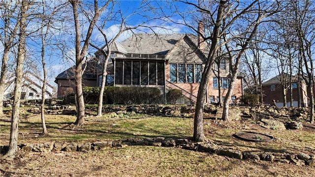 60 W Dundee Court, Loch Lloyd, MO 64012