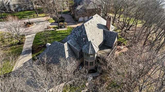 60 W Dundee Court, Loch Lloyd, MO 64012
