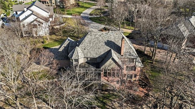 60 W Dundee Court, Loch Lloyd, MO 64012