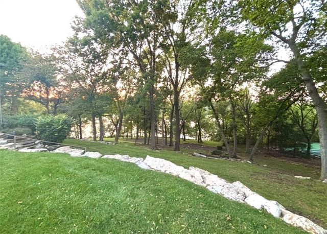 60 W Dundee Court, Loch Lloyd, MO 64012