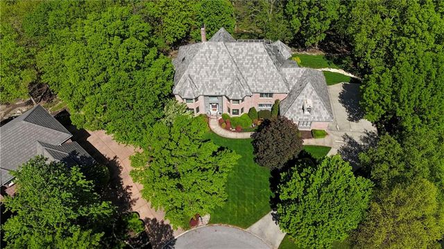 60 W Dundee Court, Loch Lloyd, MO 64012