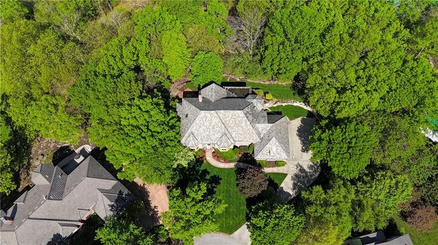 60 W Dundee Court, Loch Lloyd, MO 64012