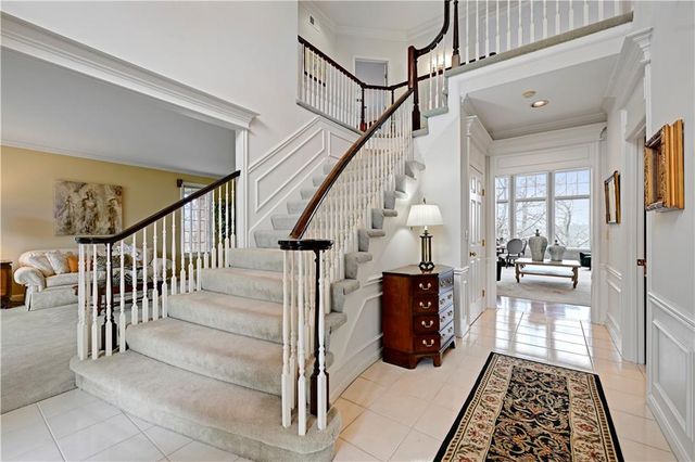 60 W Dundee Court, Loch Lloyd, MO 64012