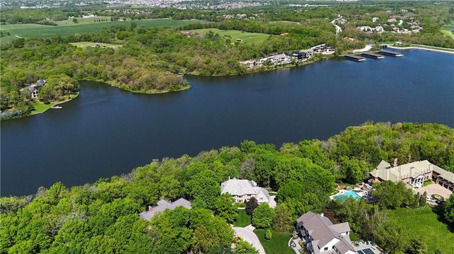 60 W Dundee Court, Loch Lloyd, MO 64012