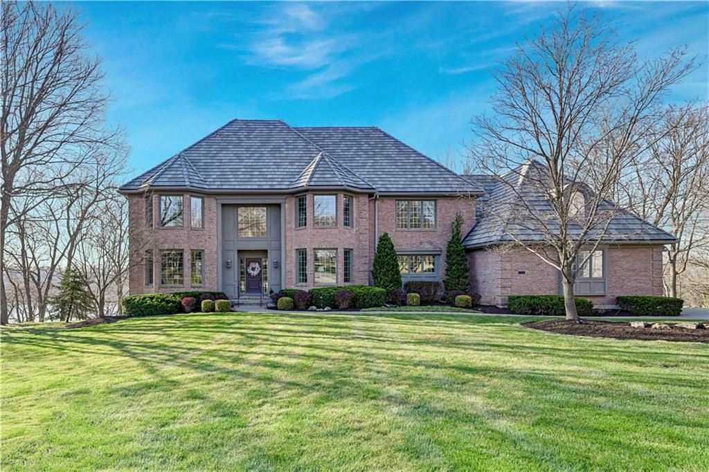 60 W Dundee Court, Loch Lloyd, MO 64012