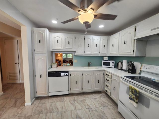 2600 NE 1st Lane 311, Boynton Beach, FL 33435